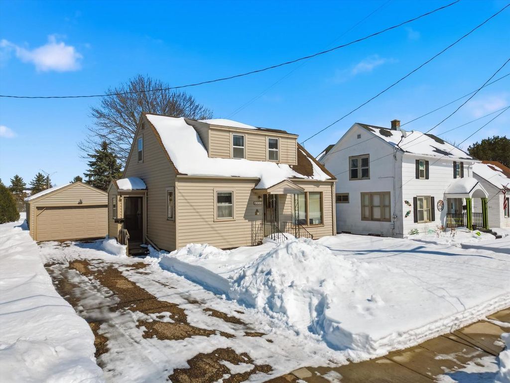 Photo of 1113 E 4th STREET, Marshfield, WI 54449 (MLS # 22601101)