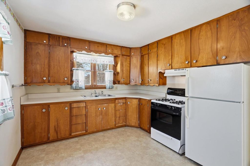 Photo of 1113 E 4th STREET, Marshfield, WI 54449 (MLS # 22601101)