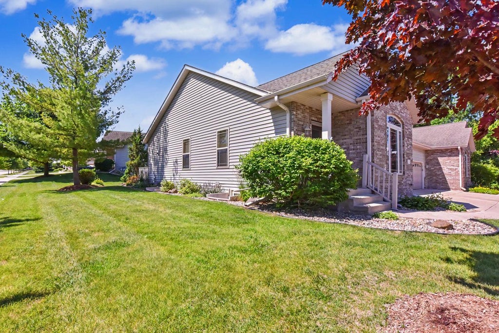 Photo of 124 Meehan CIRCLE, West Bend, WI 53095 (MLS # 1979581)