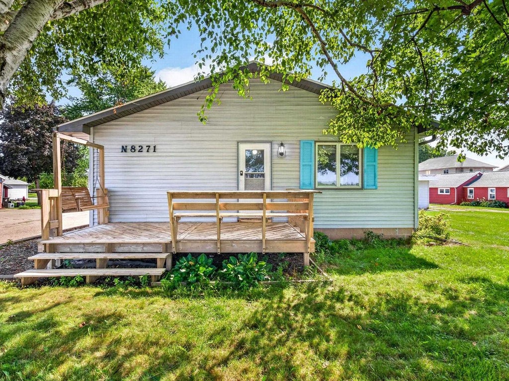 Photo of N8271 Lakeshore DRIVE, Fond Du Lac, WI 54937 (MLS # 50331408)