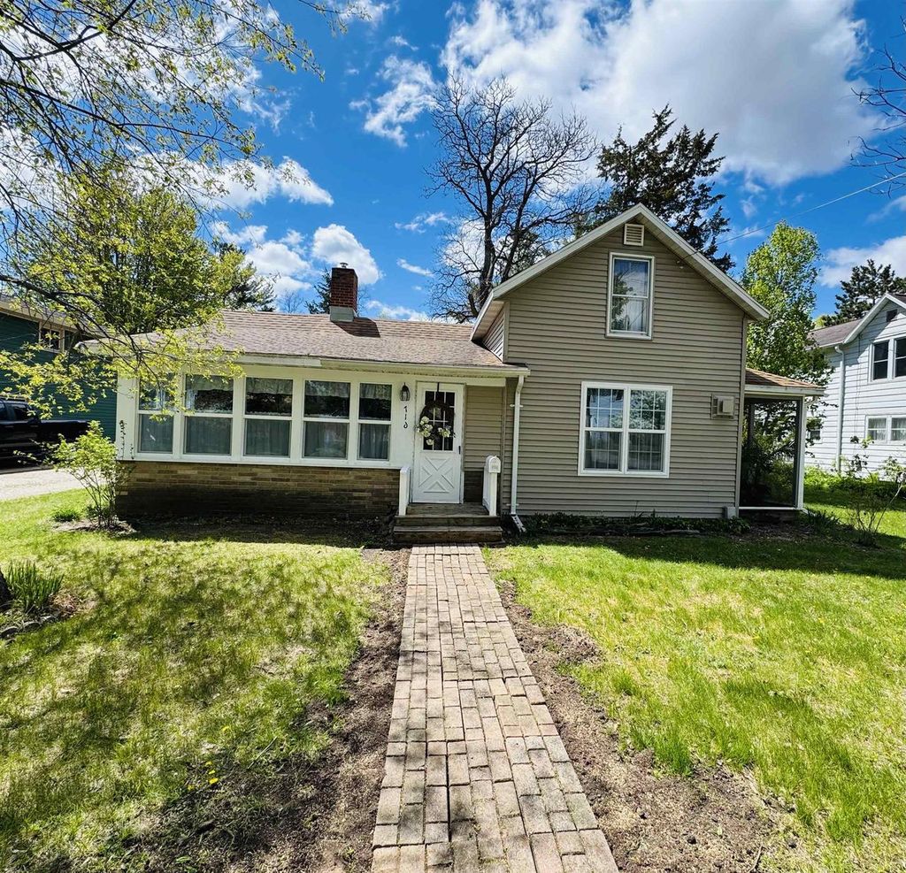 Photo of 716 Royalton STREET, Waupaca, WI 54981 (MLS # 50325932)
