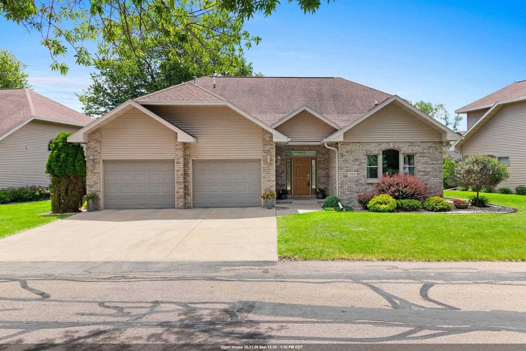 Photo of 935 Brighton DRIVE, Menasha, WI 54952 (MLS # 50327651)