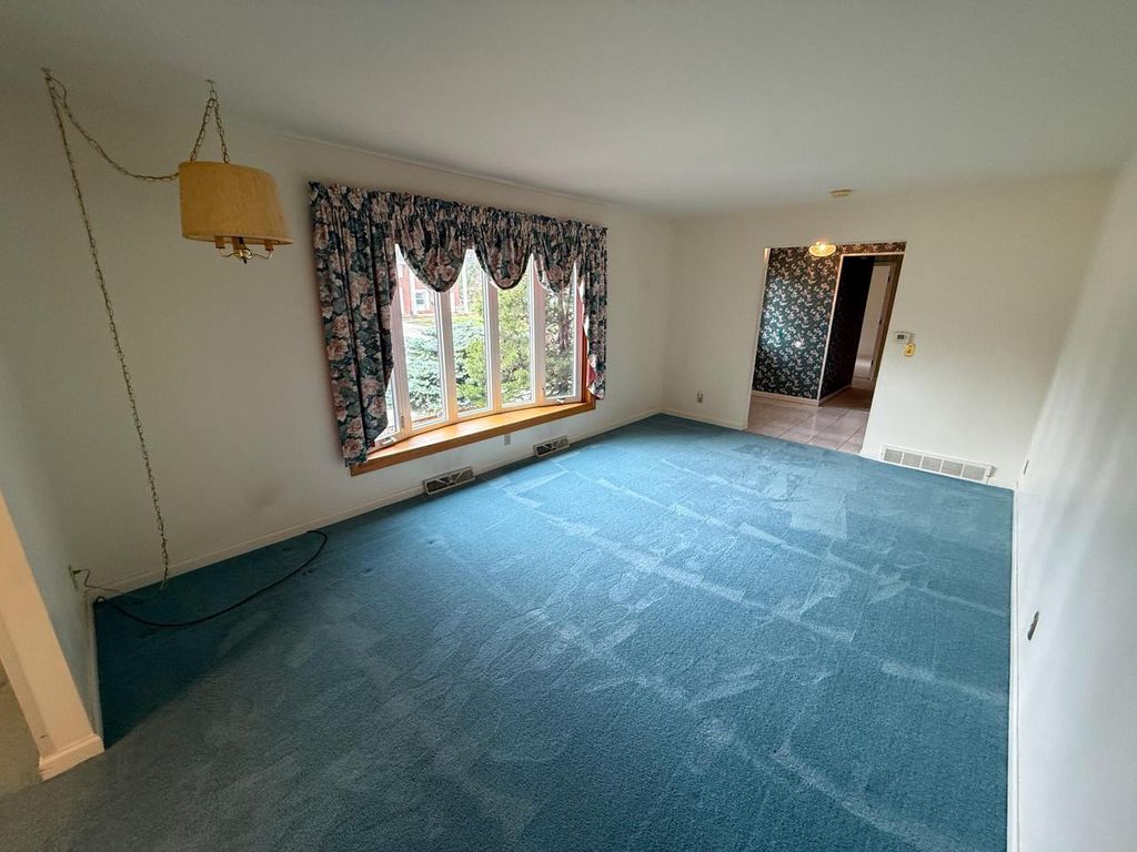 Photo of 811 Ellen LANE, Fond Du Lac, WI 54935 (MLS # 1958228)