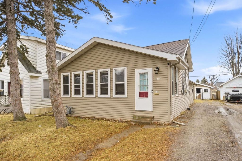Photo of 613 Shawano AVENUE, Oshkosh, WI 54901 (MLS # 50322196)