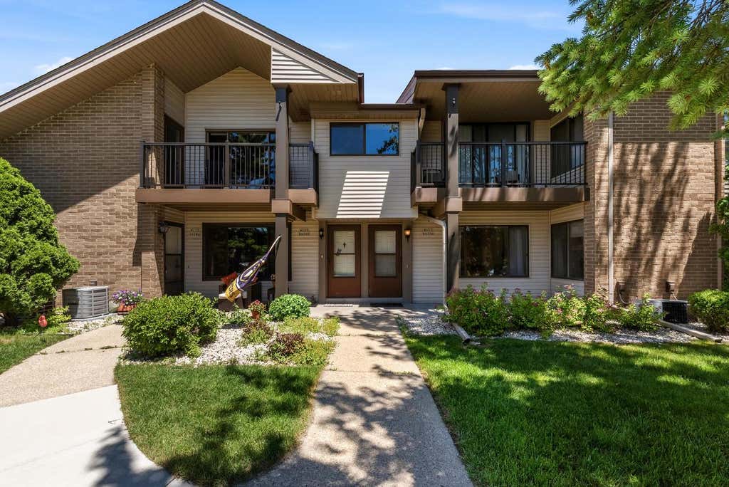 Photo of W177N9776 Riversbend CIRCLE E CIRCLE E, Germantown, WI 53022 (MLS # 1968547)