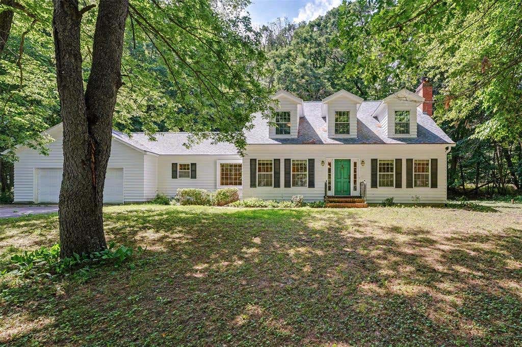Photo of 137 Canterbury ROAD, Eau Claire, WI 54701 (MLS # 1603482)