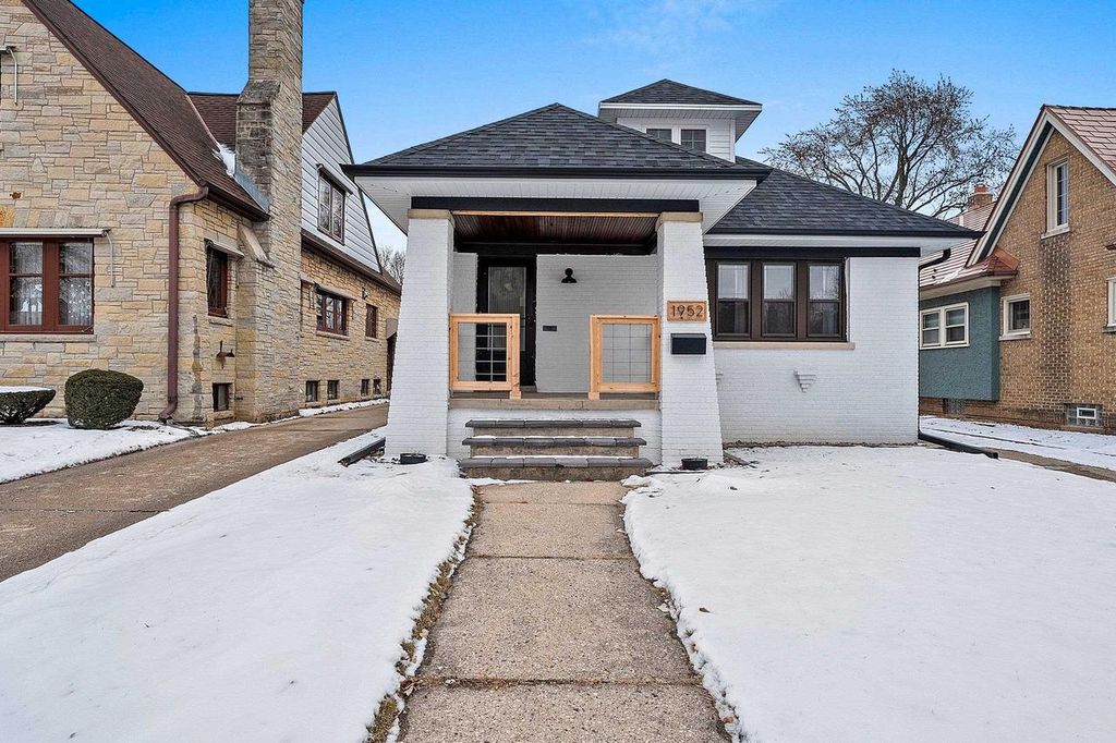 Photo of 1952 N 86th STREET, Wauwatosa, WI 53226 (MLS # 50321833)