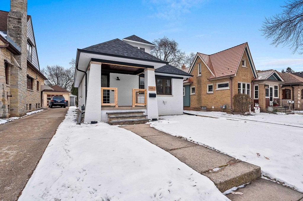 Photo of 1952 N 86th STREET, Wauwatosa, WI 53226 (MLS # 50321833)