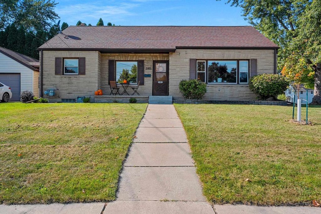 Photo of 1401 Main AVENUE, Kaukauna, WI 54130 (MLS # 50315402)
