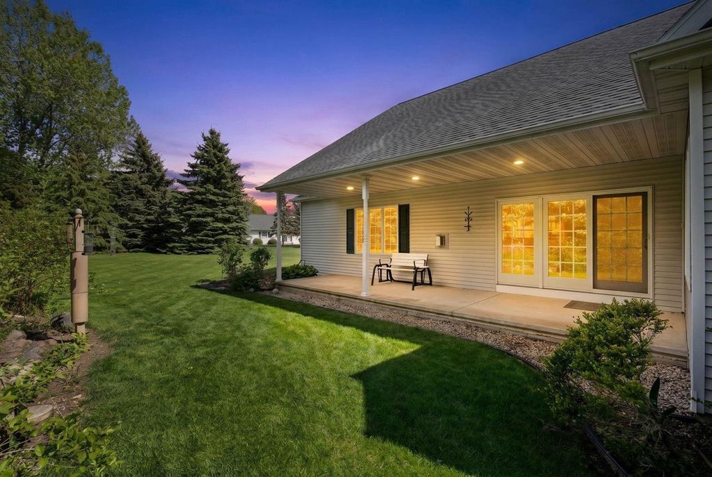 Photo of 3700 S Hampton COURT, Appleton, WI 54915 (MLS # 50325942)