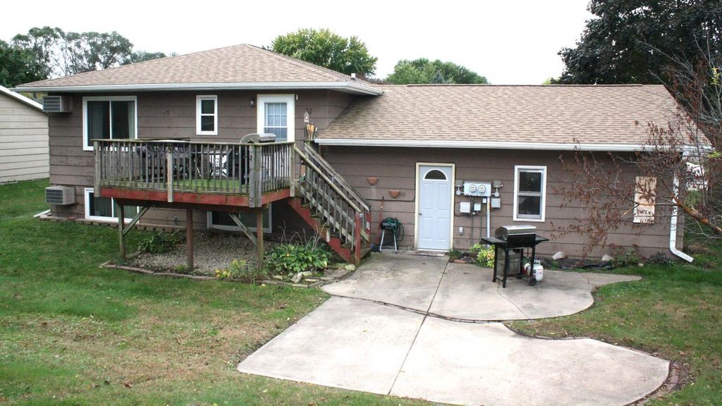 Photo of 1040 Terrace DRIVE #1042, Onalaska, WI 54650 (MLS # 1939538)