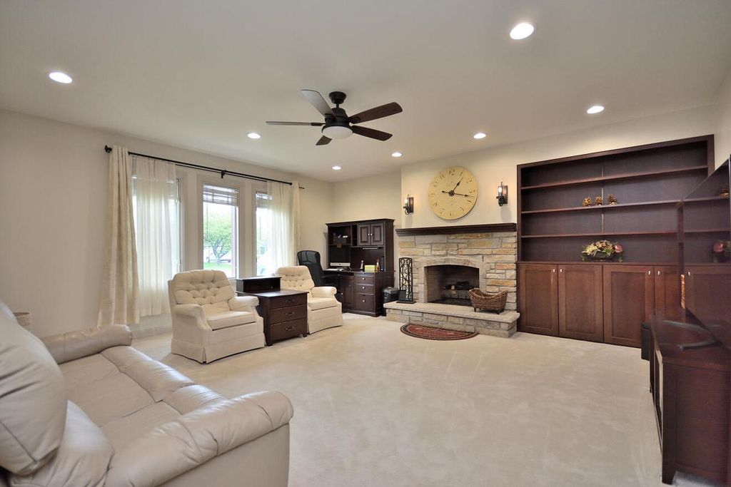 Photo of W224N2618 Ridgewood LANE, Waukesha, WI 53186 (MLS # 1961852)