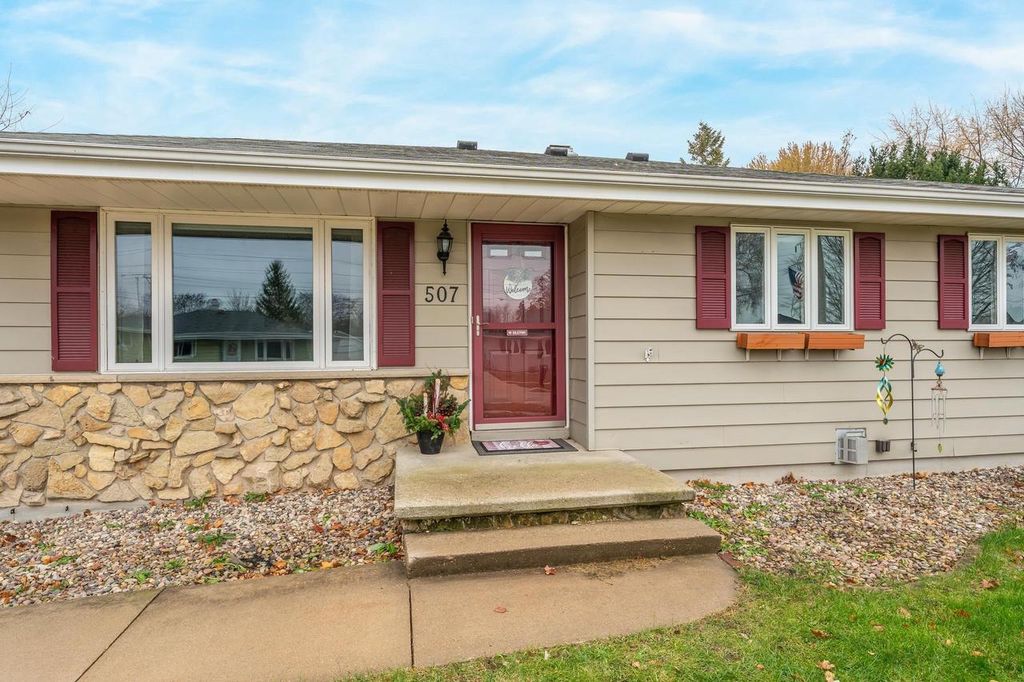 Photo of 507 E Sylvan AVENUE, Appleton, WI 54915 (MLS # 50318539)