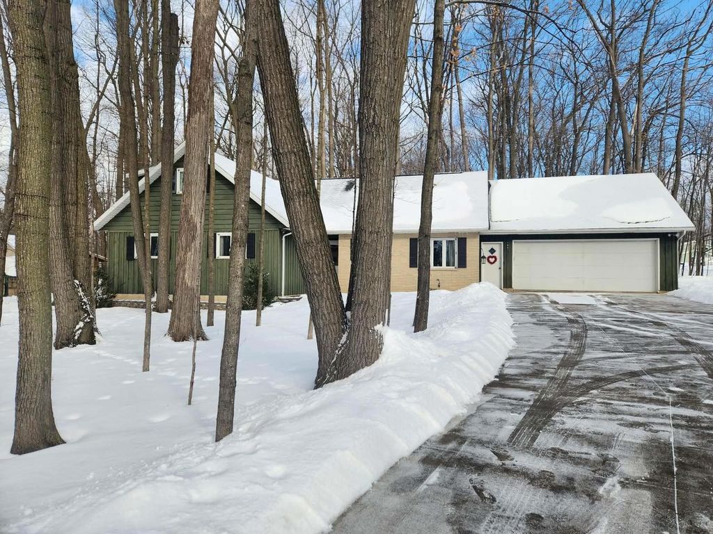 Photo of 1601 W Arlington STREET, Marshfield, WI 54449 (MLS # 22600469)