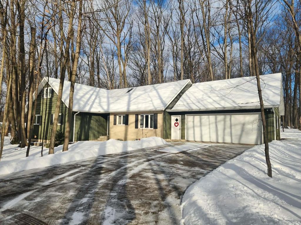 Photo of 1601 W Arlington STREET, Marshfield, WI 54449 (MLS # 22600469)
