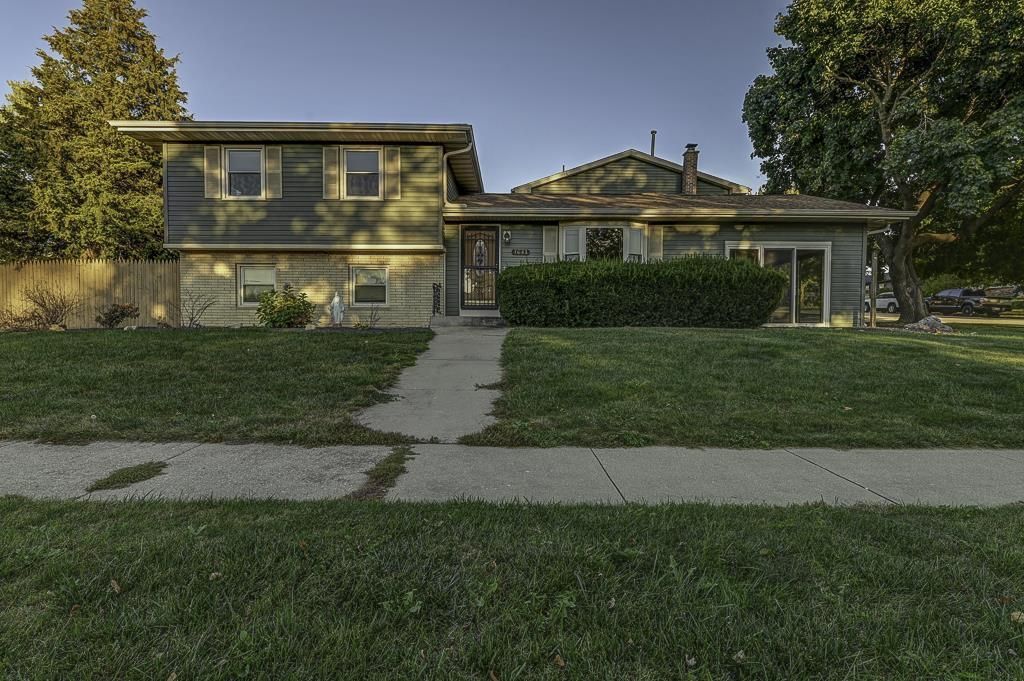 Photo of 1641 S Walnut STREET, Janesville, WI 53546 (MLS # 2010414)