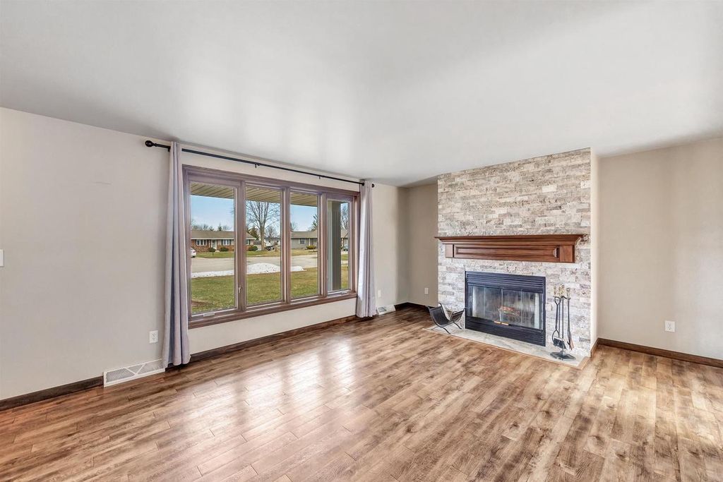 Photo of 2121 Rose Frances COURT, Green Bay, WI 54311 (MLS # 50323264)