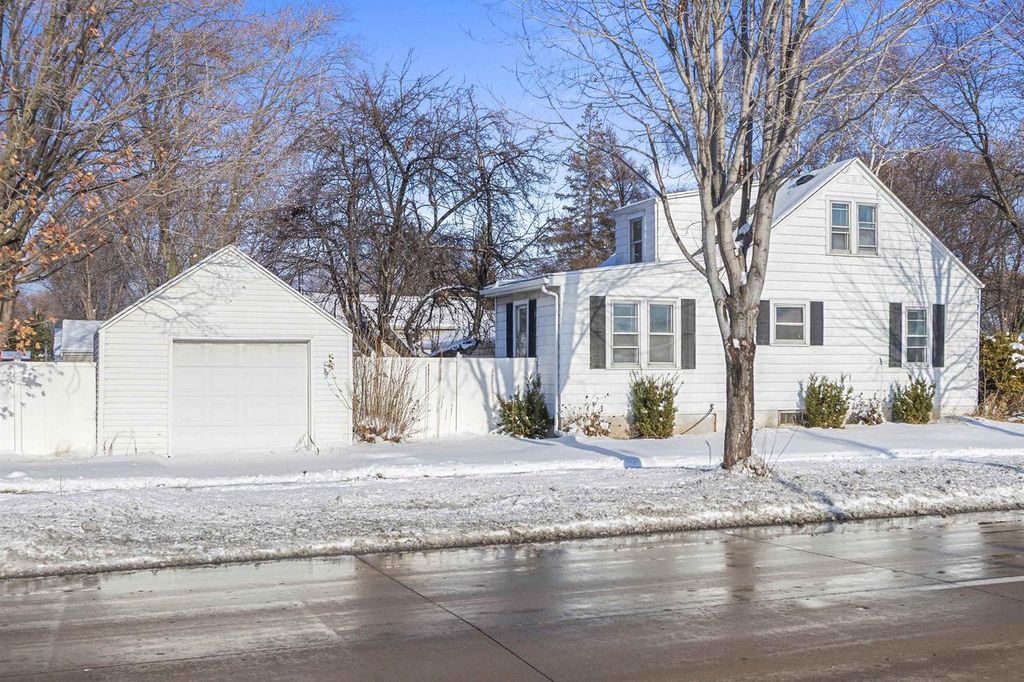 Photo of 1844 11th AVENUE, Green Bay, WI 54304 (MLS # 50318951)