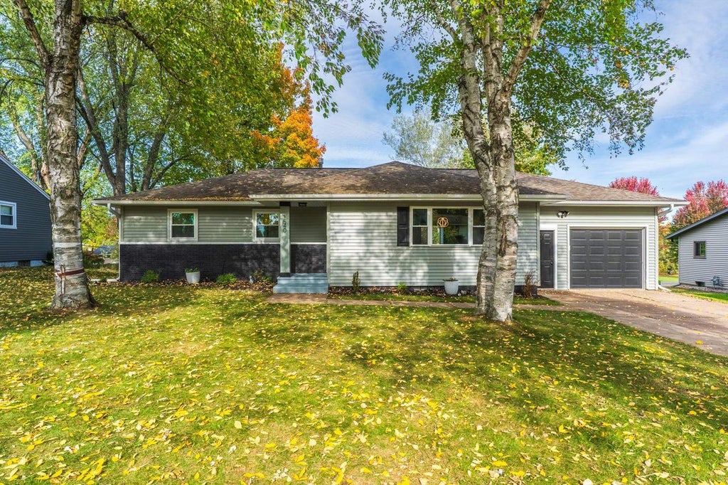 Photo of 1540 Summit DRIVE, Wausau, WI 54401 (MLS # 22605002)