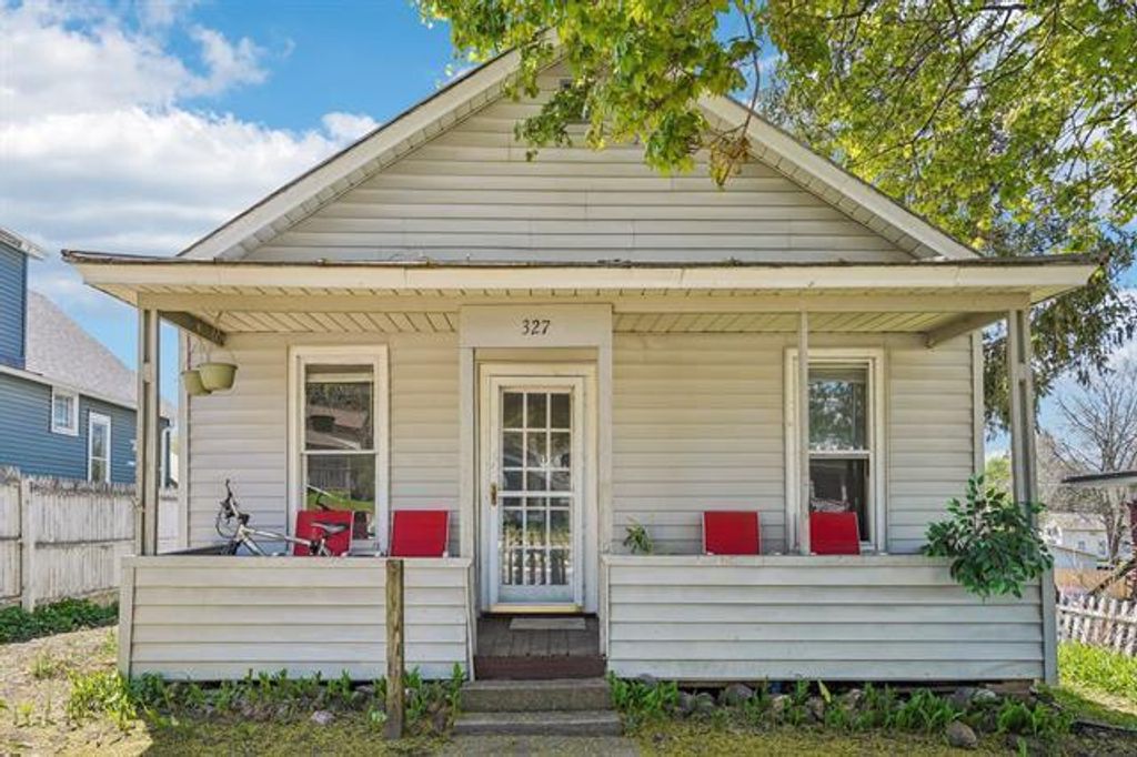 Photo of 327 8th AVENUE, Baraboo, WI 53913 (MLS # 2018436)