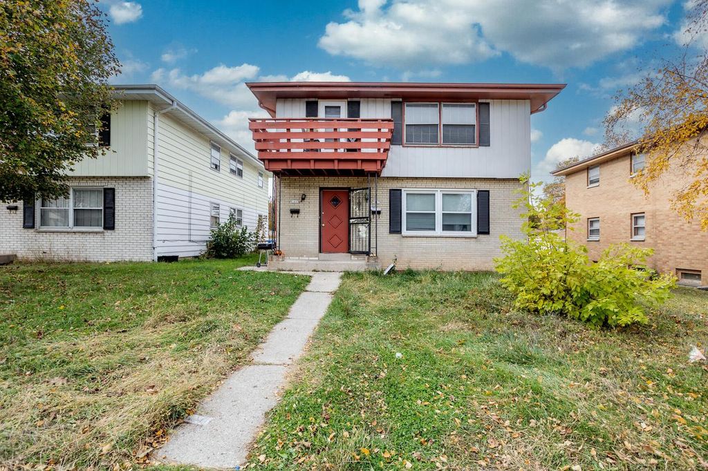 Photo of 5815 N 76th STREET #5817, Milwaukee, WI 53218 (MLS # 1942456)