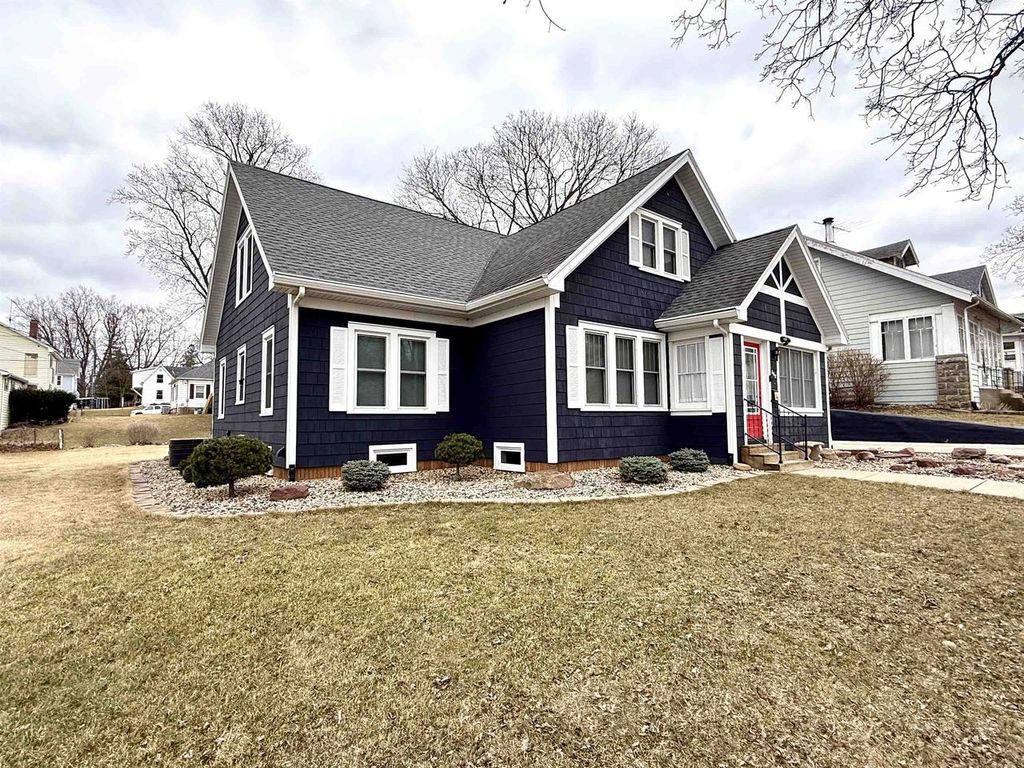 Photo of 608 19th Ave AVENUE, Monroe, WI 53566 (MLS # 2018521)