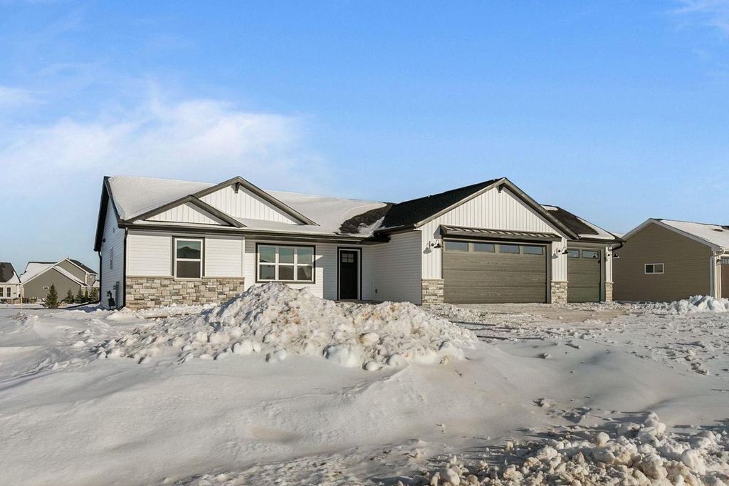 Photo of W5610 Tonys WAY, Appleton, WI 54915 (MLS # 50319337)