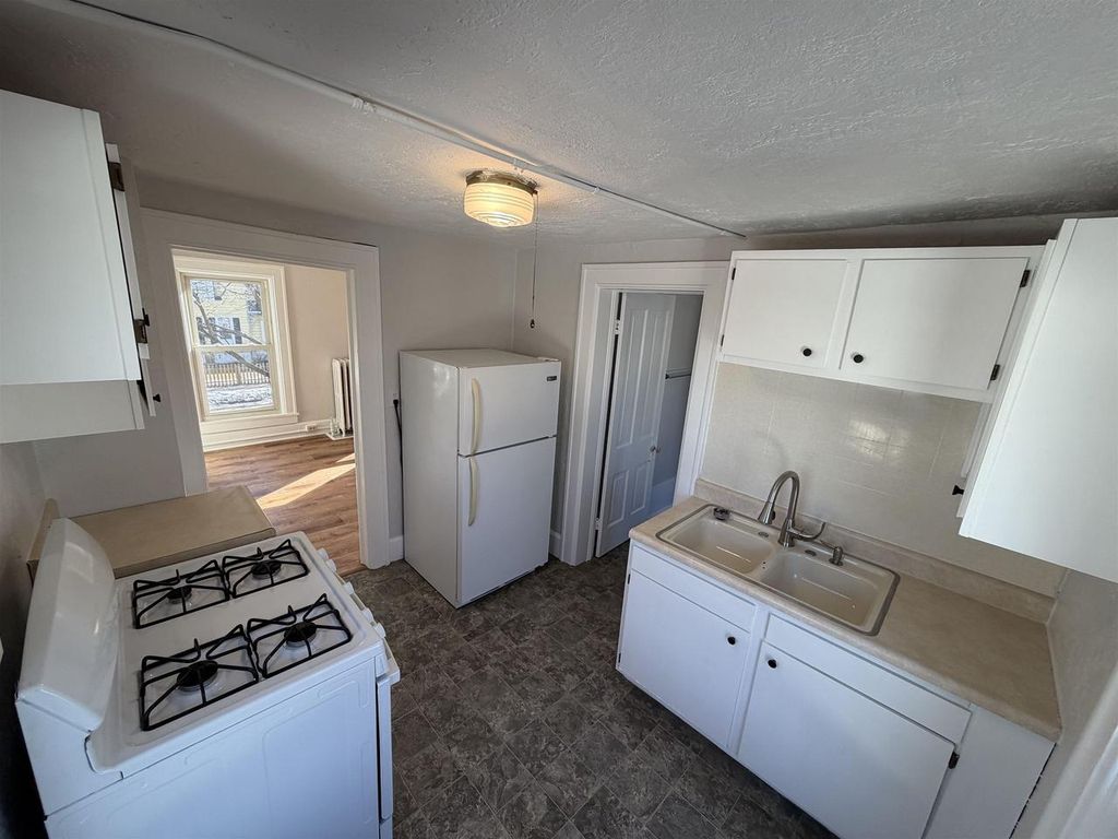 Photo of 925 Minnesota STREET, Oshkosh, WI 54902 (MLS # 50321210)