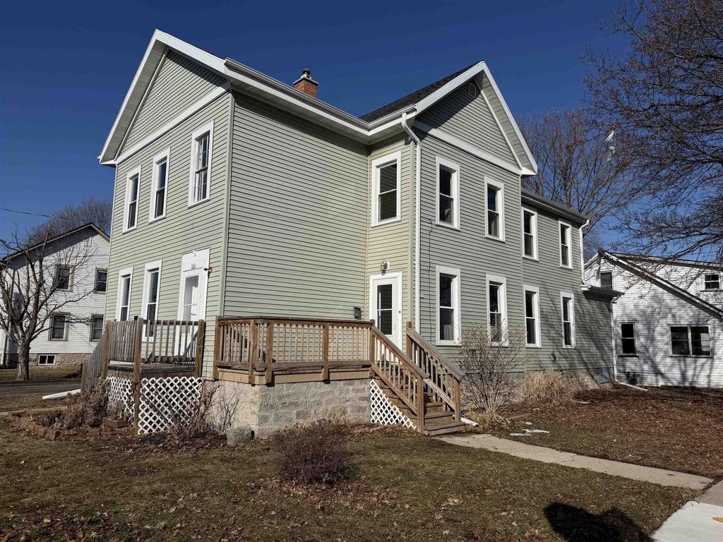 Photo of 925 Minnesota STREET, Oshkosh, WI 54902 (MLS # 50321210)