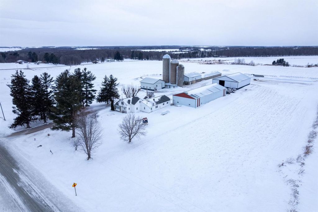 Photo of 108120 Wuertzberg ROAD #+/- 72 acres, Abbotsford, WI 54405 (MLS # 22600346)