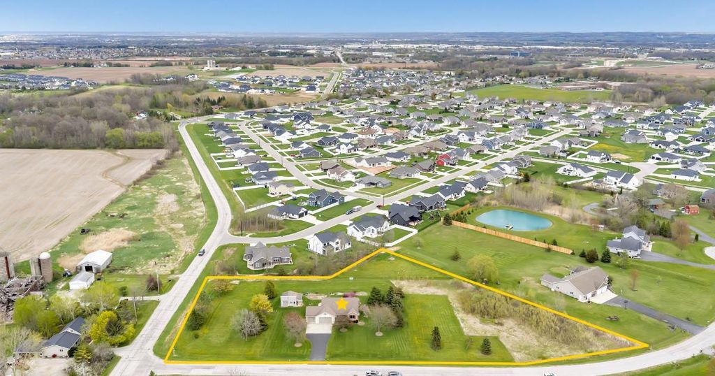 Photo of 1072 Traboh COURT, De Pere, WI 54115 (MLS # 50325338)