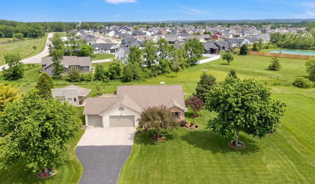 Photo of 1072 Traboh COURT, De Pere, WI 54115 (MLS # 50325338)
