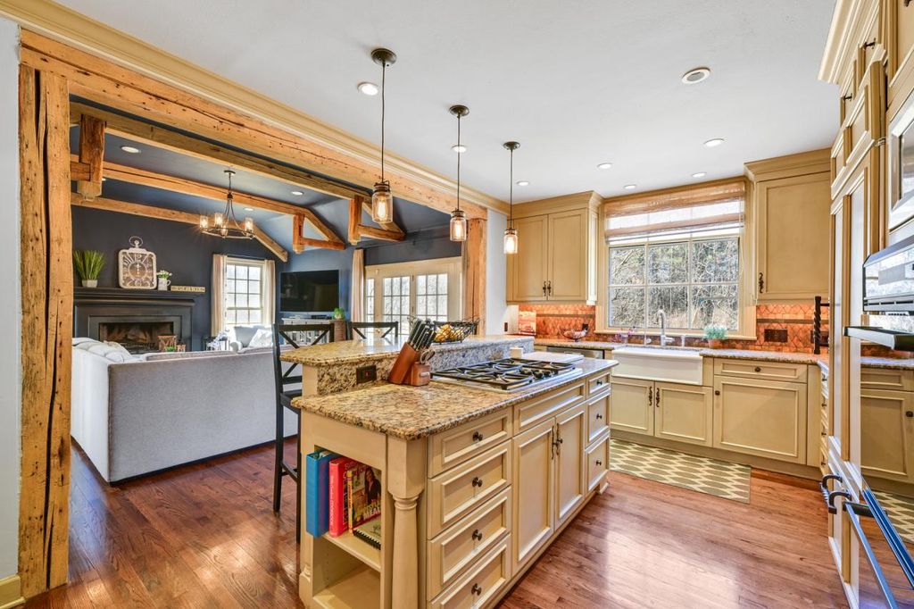 Photo of 705 W Bradley ROAD, River Hills, WI 53217 (MLS # 1953807)