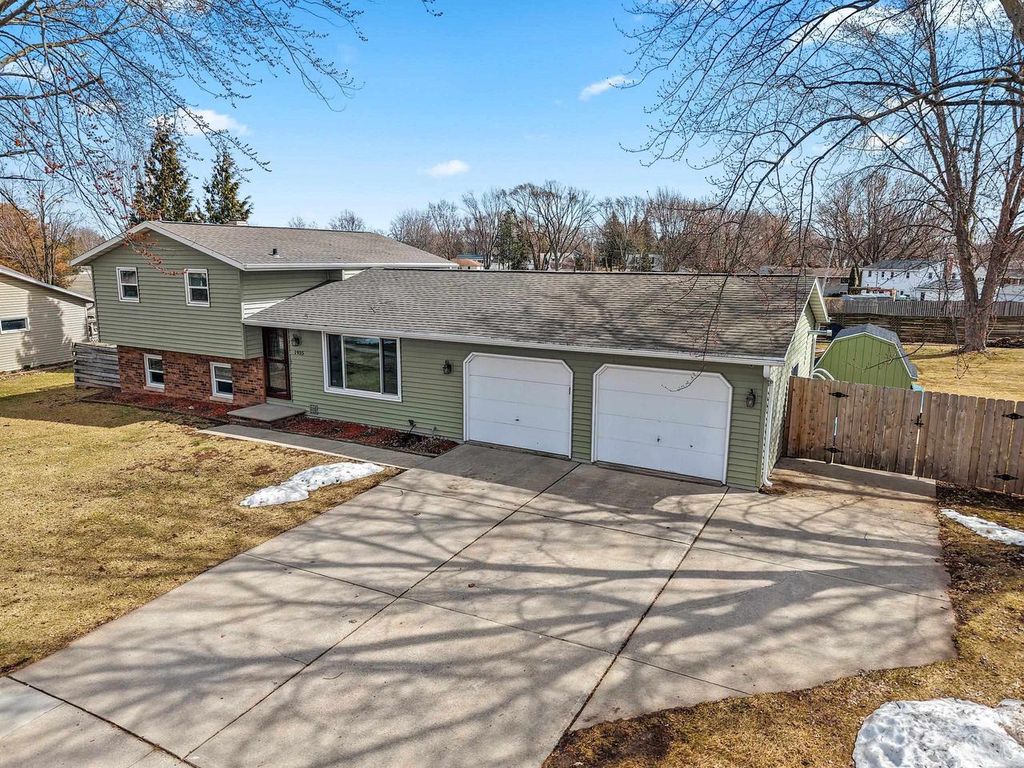 Photo of 1935 Bunker Hill COURT, De Pere, WI 54115 (MLS # 50323070)