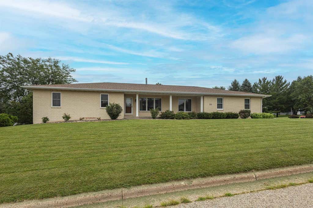 Photo of 590 Pioneer ROAD, Platteville, WI 53818 (MLS # 2030626)
