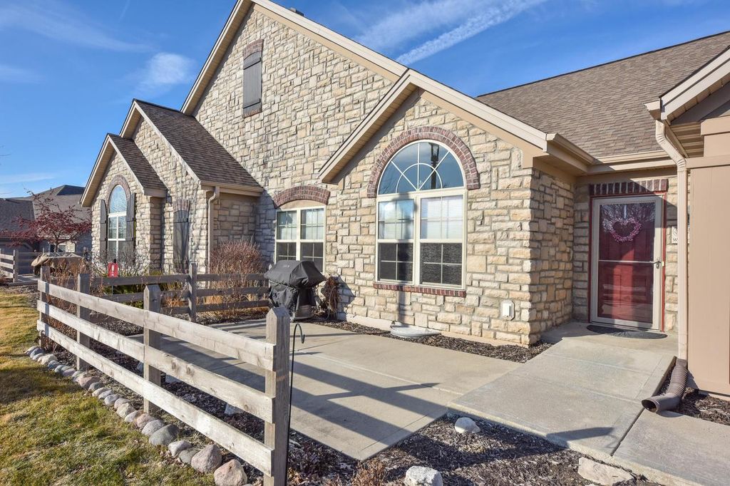 Photo of N50W25072 William DRIVE, Pewaukee, WI 53072 (MLS # 1952276)