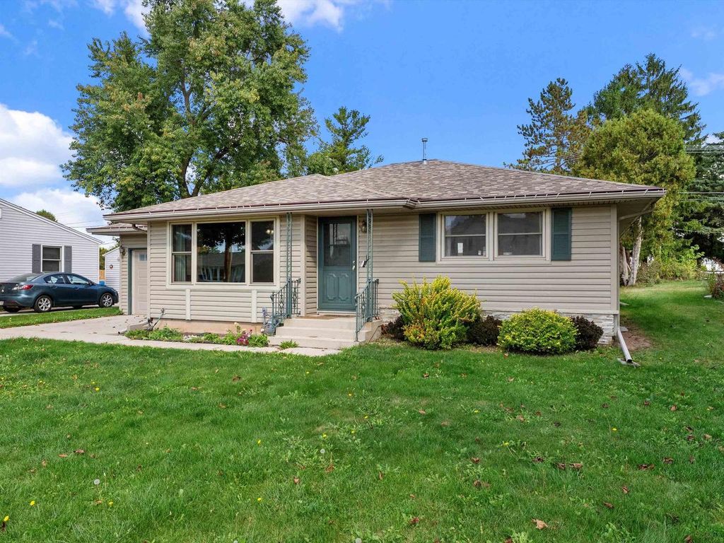 Photo of 944 Fond Du Lac AVENUE, Sheboygan Falls, WI 53085 (MLS # 2009697)