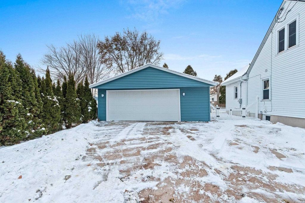 Photo of 636 E St Joseph STREET, Green Bay, WI 54301 (MLS # 50318873)