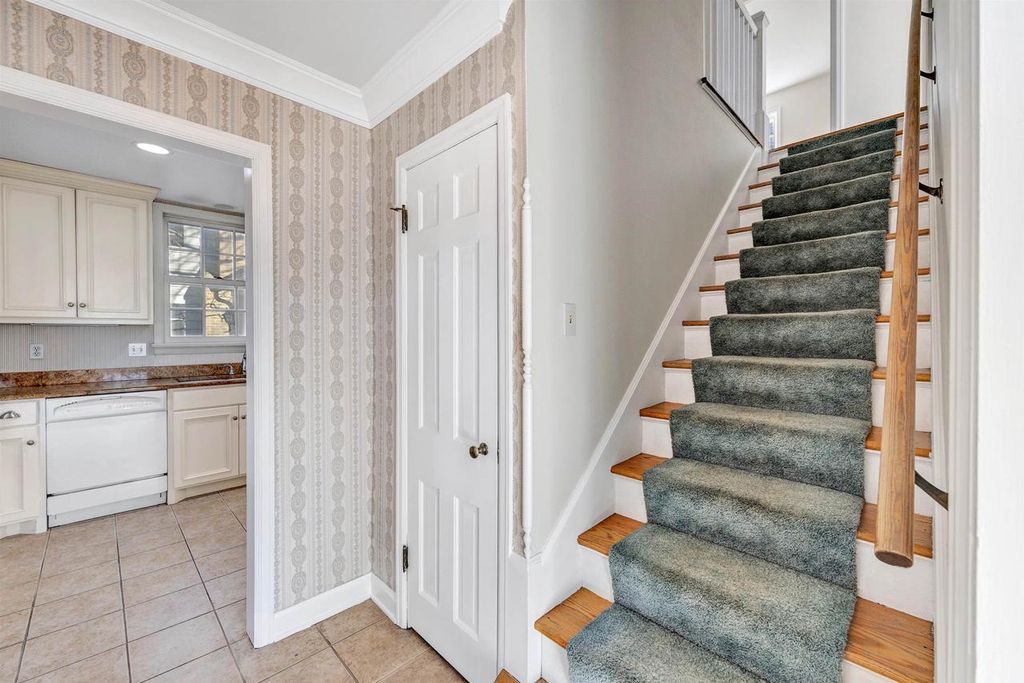 Photo of 2377 S Webster AVENUE, Green Bay, WI 54301 (MLS # 50318331)