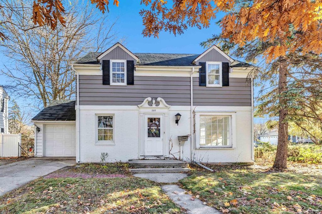 Photo of 2377 S Webster AVENUE, Green Bay, WI 54301 (MLS # 50318331)