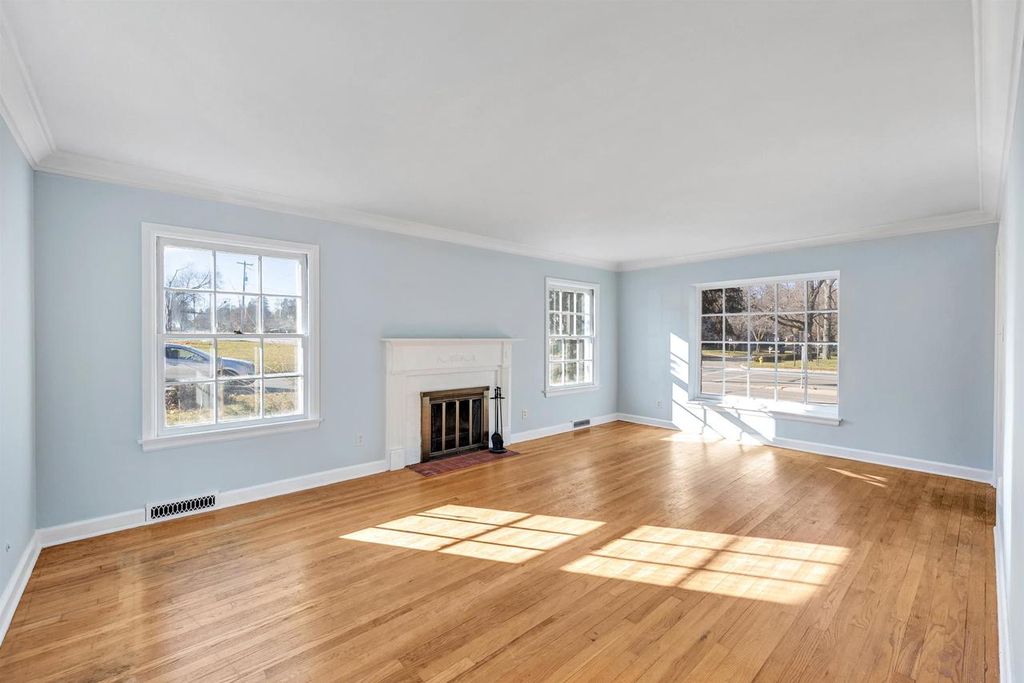 Photo of 2377 S Webster AVENUE, Green Bay, WI 54301 (MLS # 50318331)