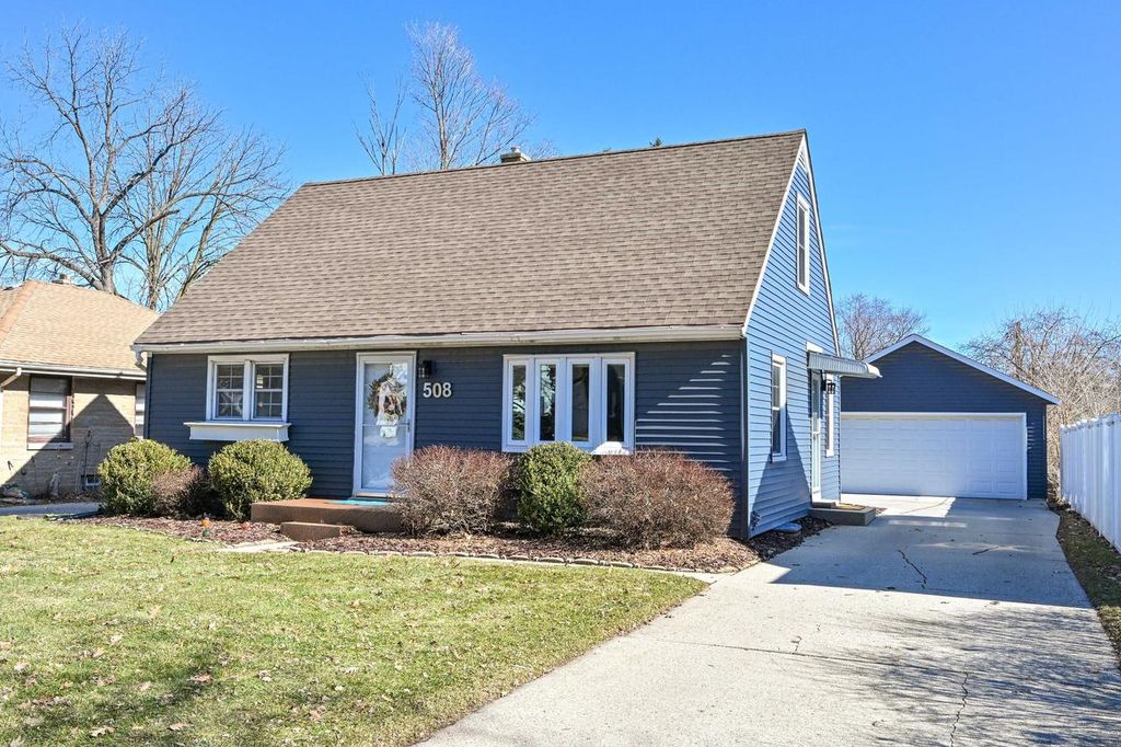 Photo of 508 N 112th STREET, Wauwatosa, WI 53226 (MLS # 1950915)