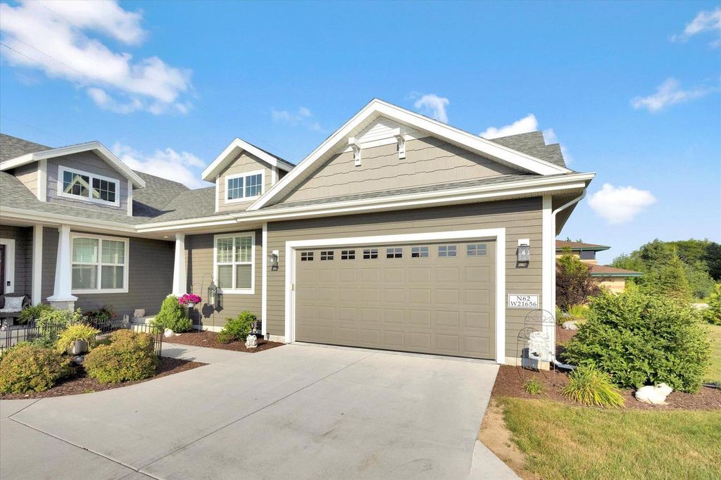 Photo of N62W21656 Augusta PARKWAY, Menomonee Falls, WI 53051 (MLS # 1938772)