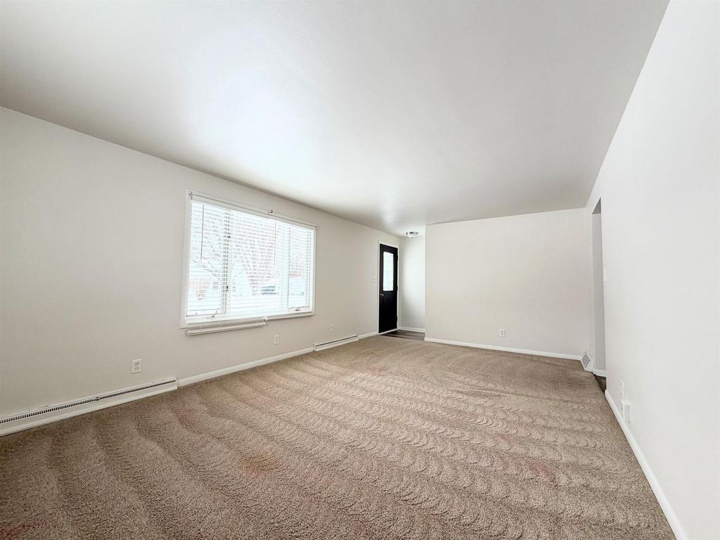 Photo of 918 Newtols STREET, Green Bay, WI 54302 (MLS # 50319122)