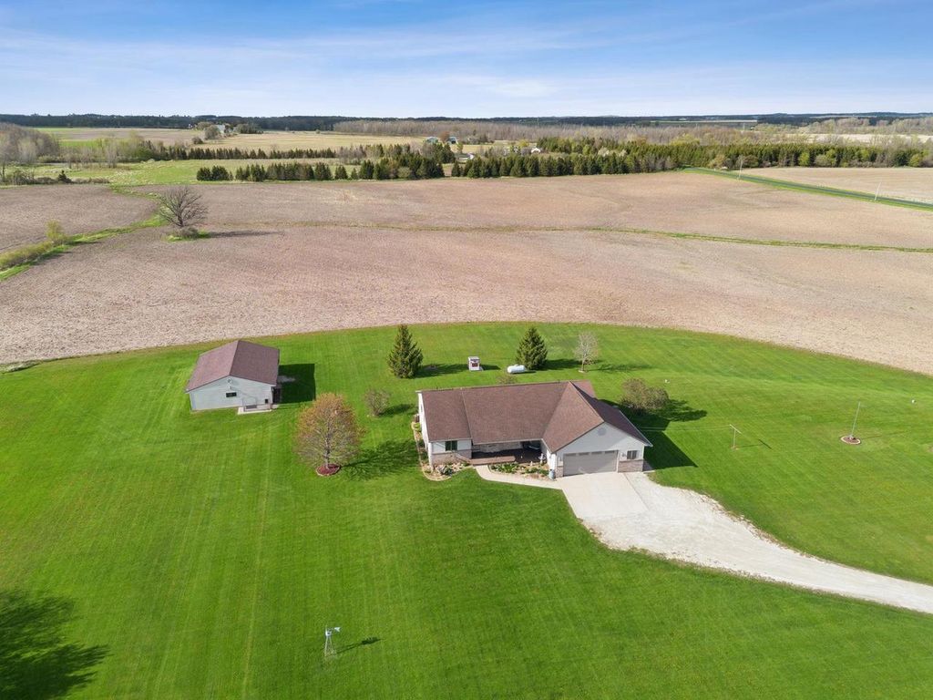 Photo of W2150 Crosstown ROAD, Hilbert, WI 54129 (MLS # 50324568)