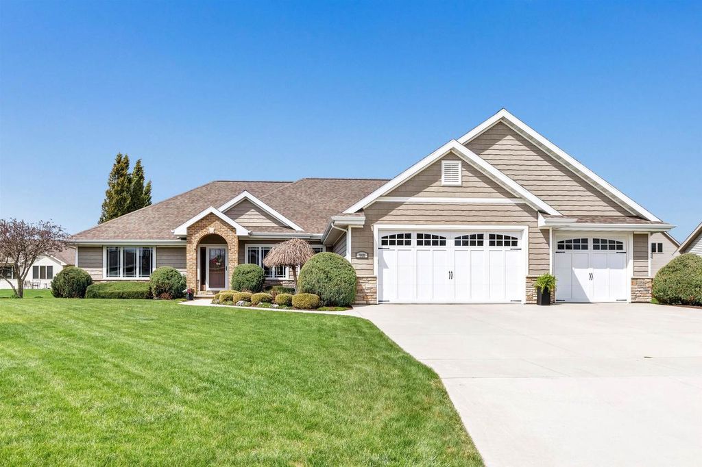 Photo of 960 Springfield DRIVE, De Pere, WI 54115 (MLS # 50325169)