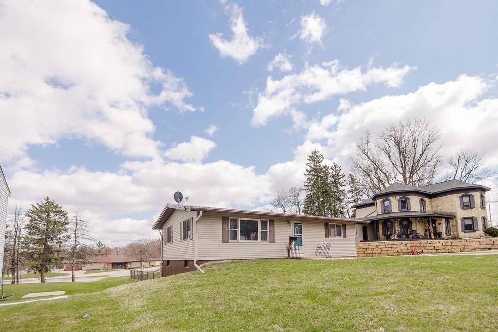 Photo of 509 S Linn STREET, Dodgeville, WI 53533 (MLS # 2020144)