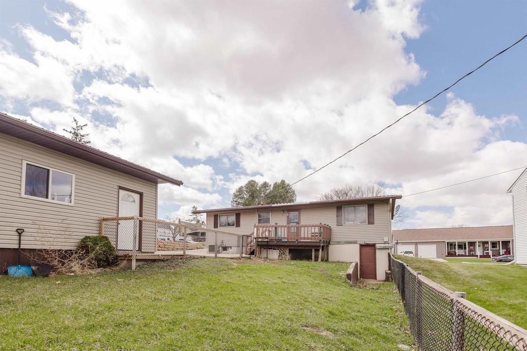 Photo of 509 S Linn STREET, Dodgeville, WI 53533 (MLS # 2020144)