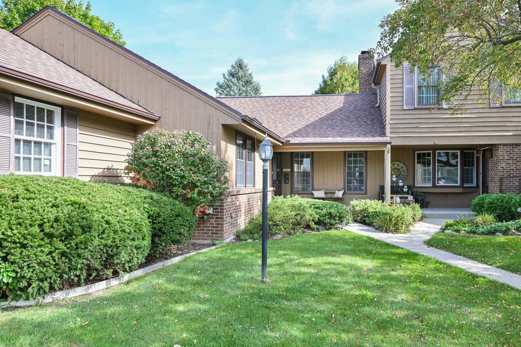Photo of 12583 N Woodberry DRIVE, Mequon, WI 53092 (MLS # 1985482)
