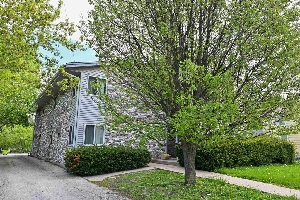 Photo of 201 Maple AVENUE, Waukesha, WI 53186 (MLS # 2022789)